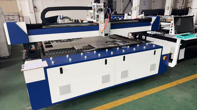 3015 Desktop CNC Laser Cutting Machine with Raycus/Max Source with Voltage Regulator 3kw