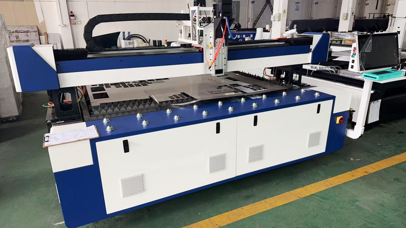 3015 Desktop CNC Laser Cutting Machine with Raycus/Max Source with Voltage Regulator 3kw
